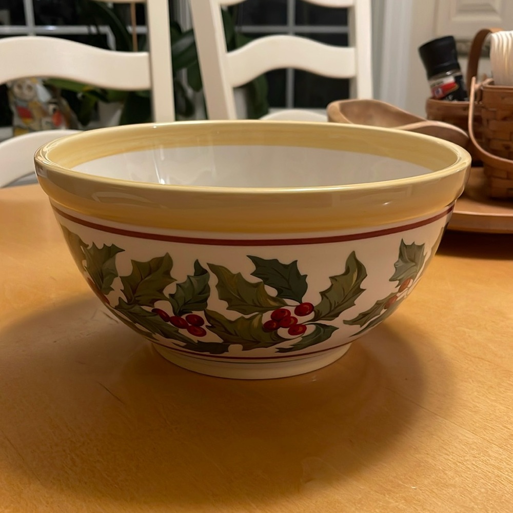 Longaberger vintage Holly bowl